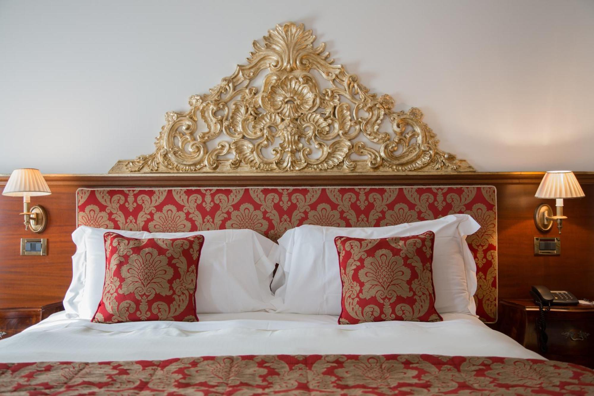 肯杜梅别墅酒店 莫利亚诺威尼托 客房 照片 A bed with a headboard
