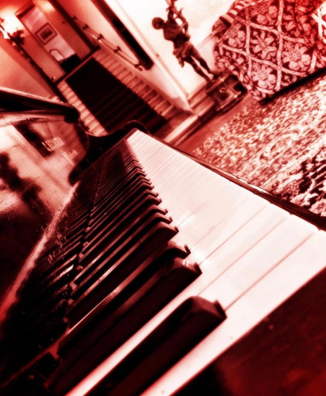 肯杜梅别墅酒店 莫利亚诺威尼托 外观 照片 A piano