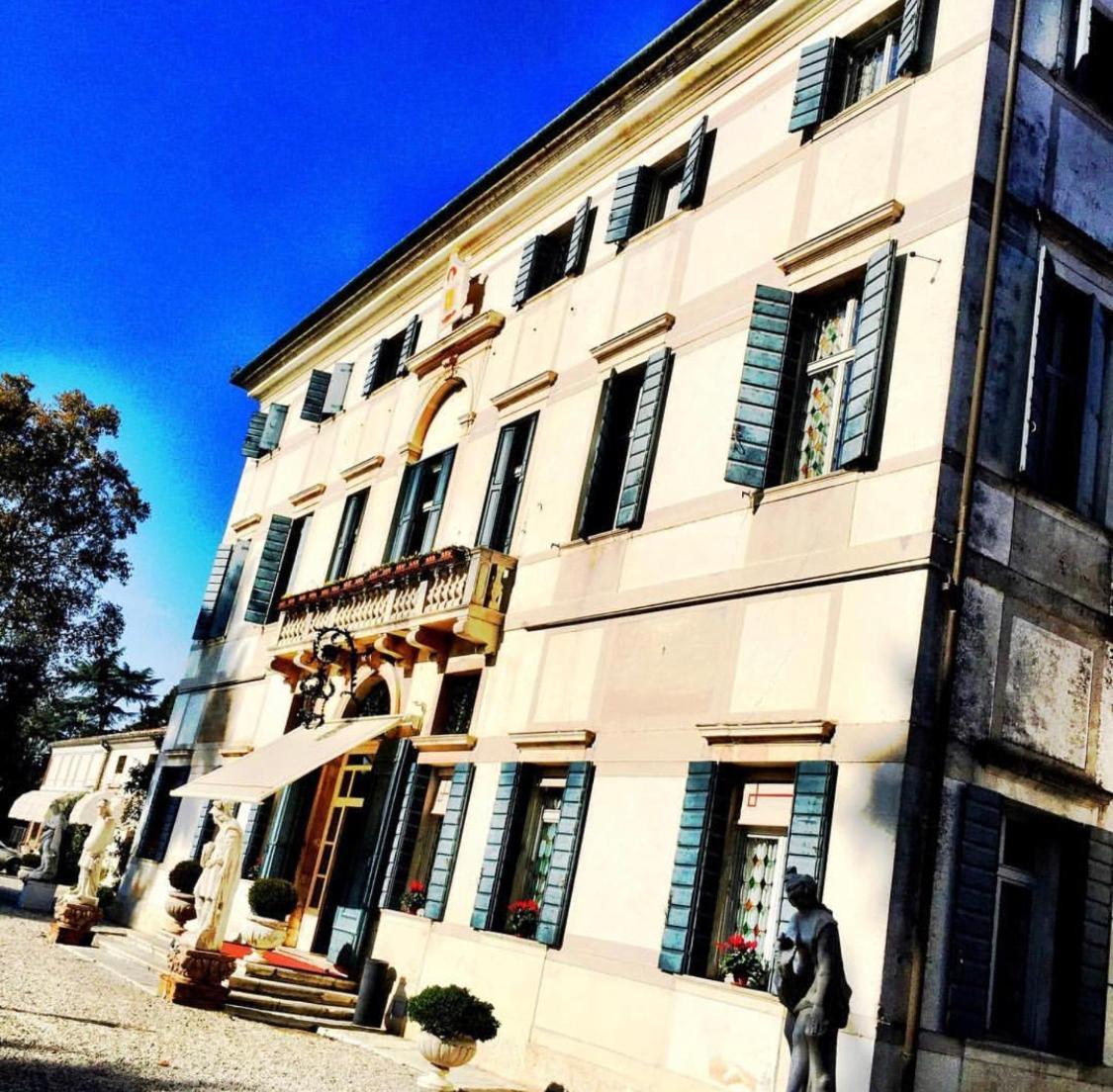 肯杜梅别墅酒店 莫利亚诺威尼托 外观 照片 The house of the poet in the town of San Vittore Olona