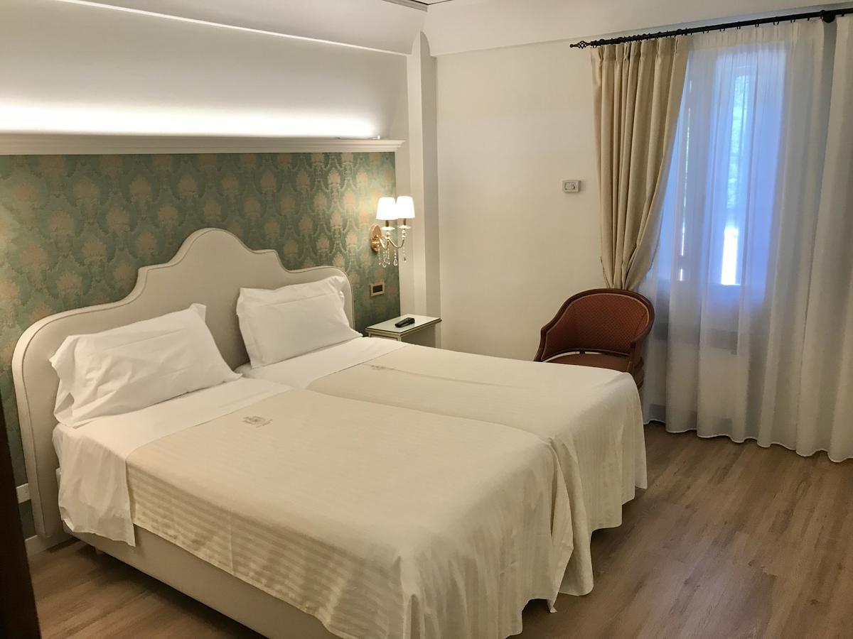 肯杜梅别墅酒店 莫利亚诺威尼托 外观 照片 A room at the hotel