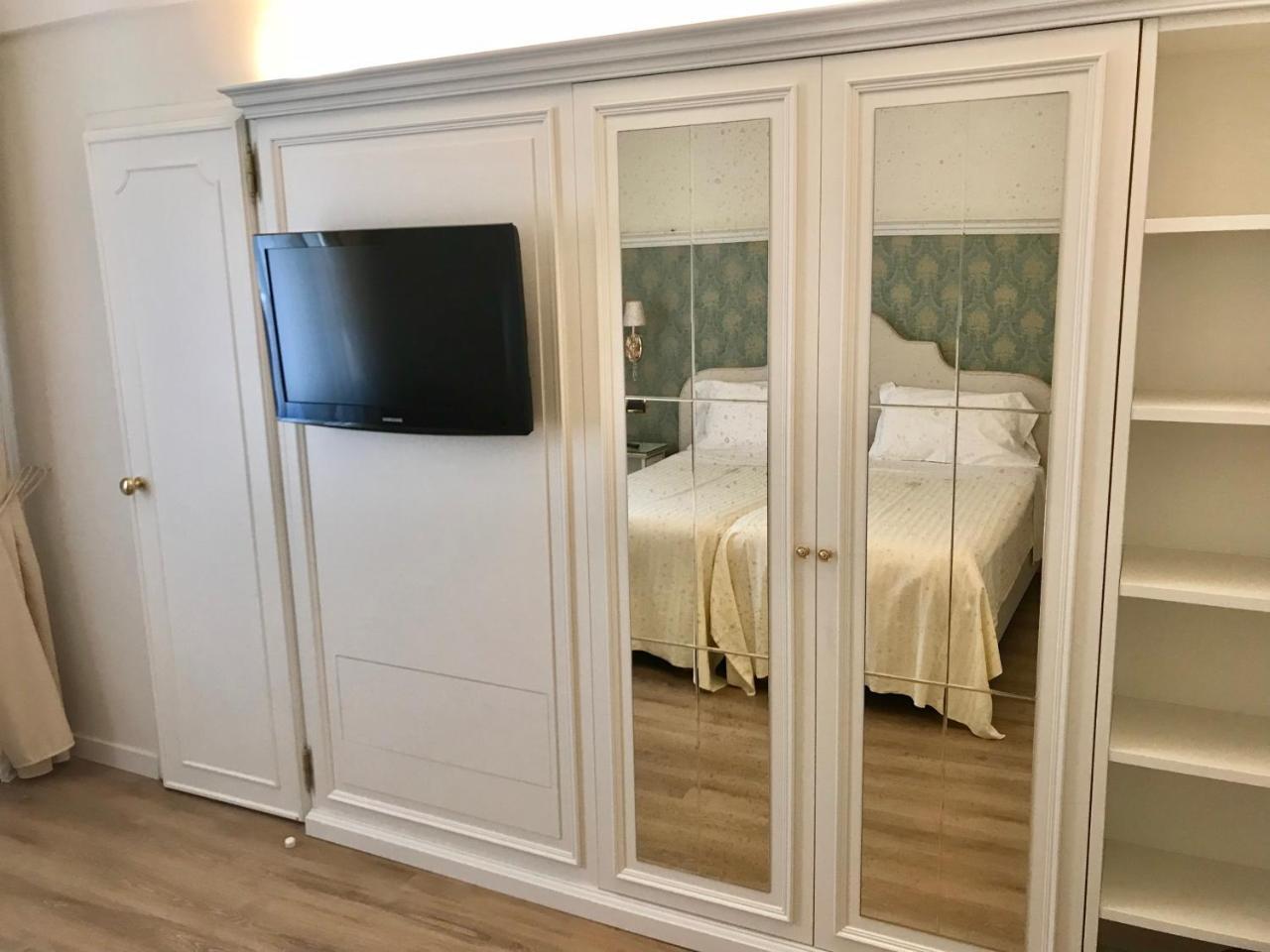 肯杜梅别墅酒店 莫利亚诺威尼托 外观 照片 A mirrored armoire