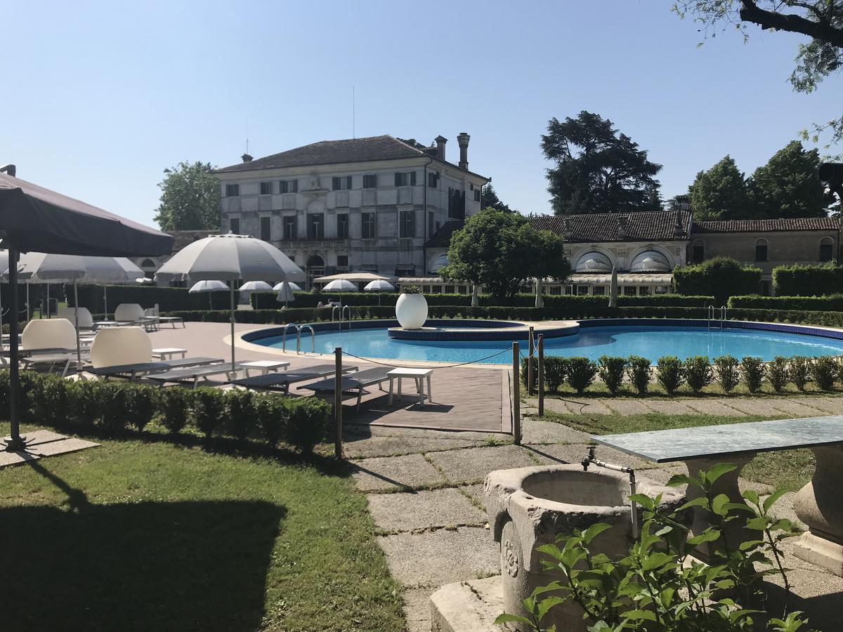 肯杜梅别墅酒店 莫利亚诺威尼托 外观 照片 The swimming pool at the hotel